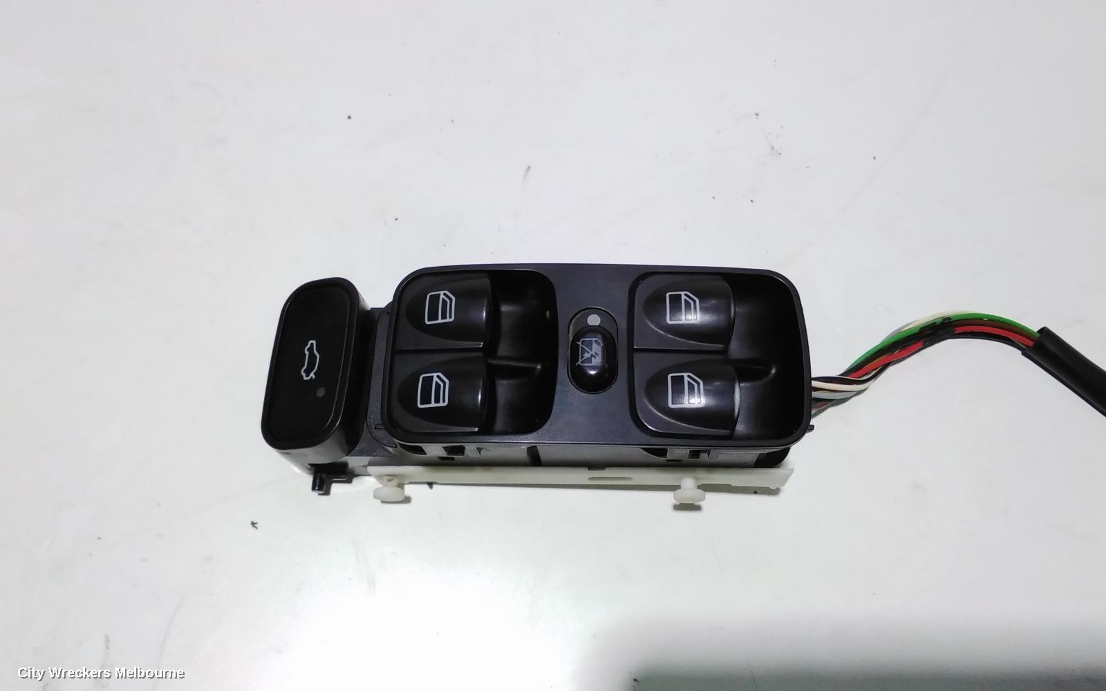 MERCEDES C CLASS PWR DR WIND SWITCH, RH FRONT (MASTER SWITCH), SEDAN, W/ BOOT RELEASE, W203, 11/2000 - 06/2007