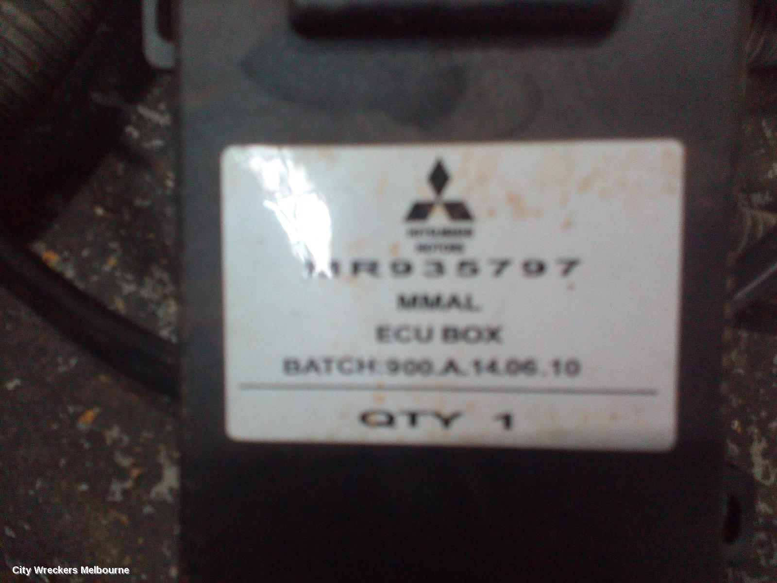 MITSUBISHI PAJERO TOWBAR, NS-NW, FACTORY, 11/2006 ONWARDS