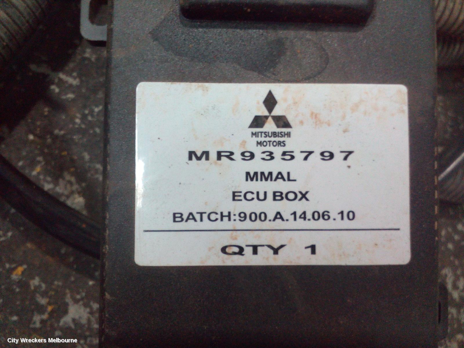 MITSUBISHI PAJERO TOWBAR, NS-NW, FACTORY, 11/2006 ONWARDS
