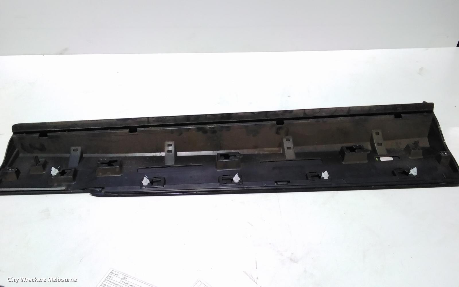 VOLKSWAGEN TIGUAN DOOR MOULD, LEFT FRONT LOWER DOOR MOULD : 86482, 5NA, 06/2016 - 02/2024