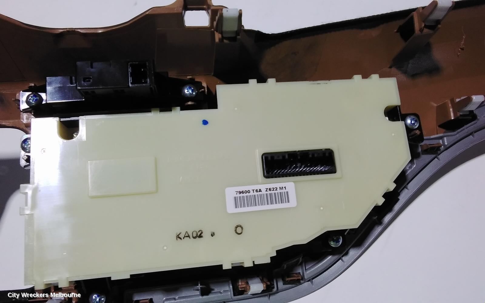 HONDA ODYSSEY, RC1, 02/2014 - 03/2022, CENTER DASH TRIM: 86664