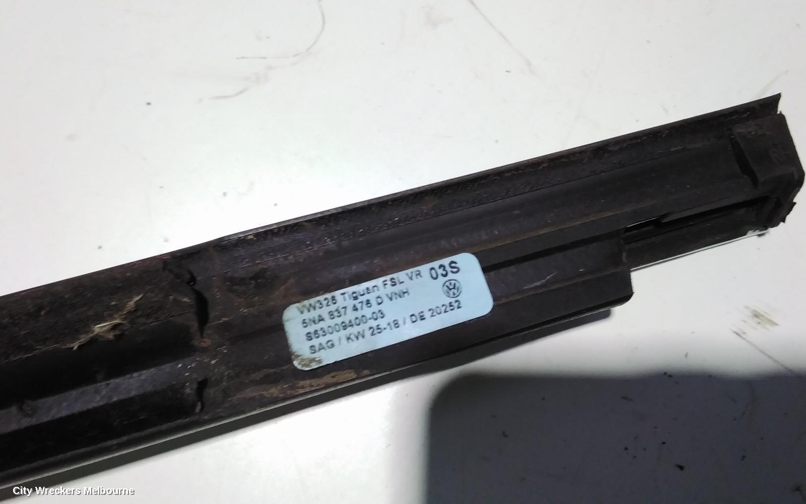 VOLKSWAGEN TIGUAN DOOR MOULD, RHF CHROME  MOULD UPPER: 86782, 5NA, 06/2016 - 02/2024