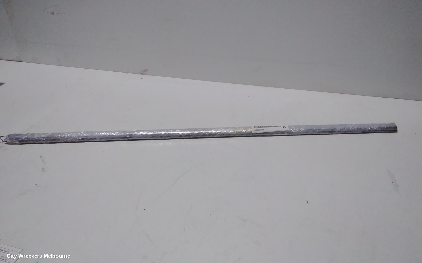 VOLKSWAGEN TIGUAN DOOR MOULD, RHF CHROME  MOULD UPPER: 86782, 5NA, 06/2016 - 02/2024