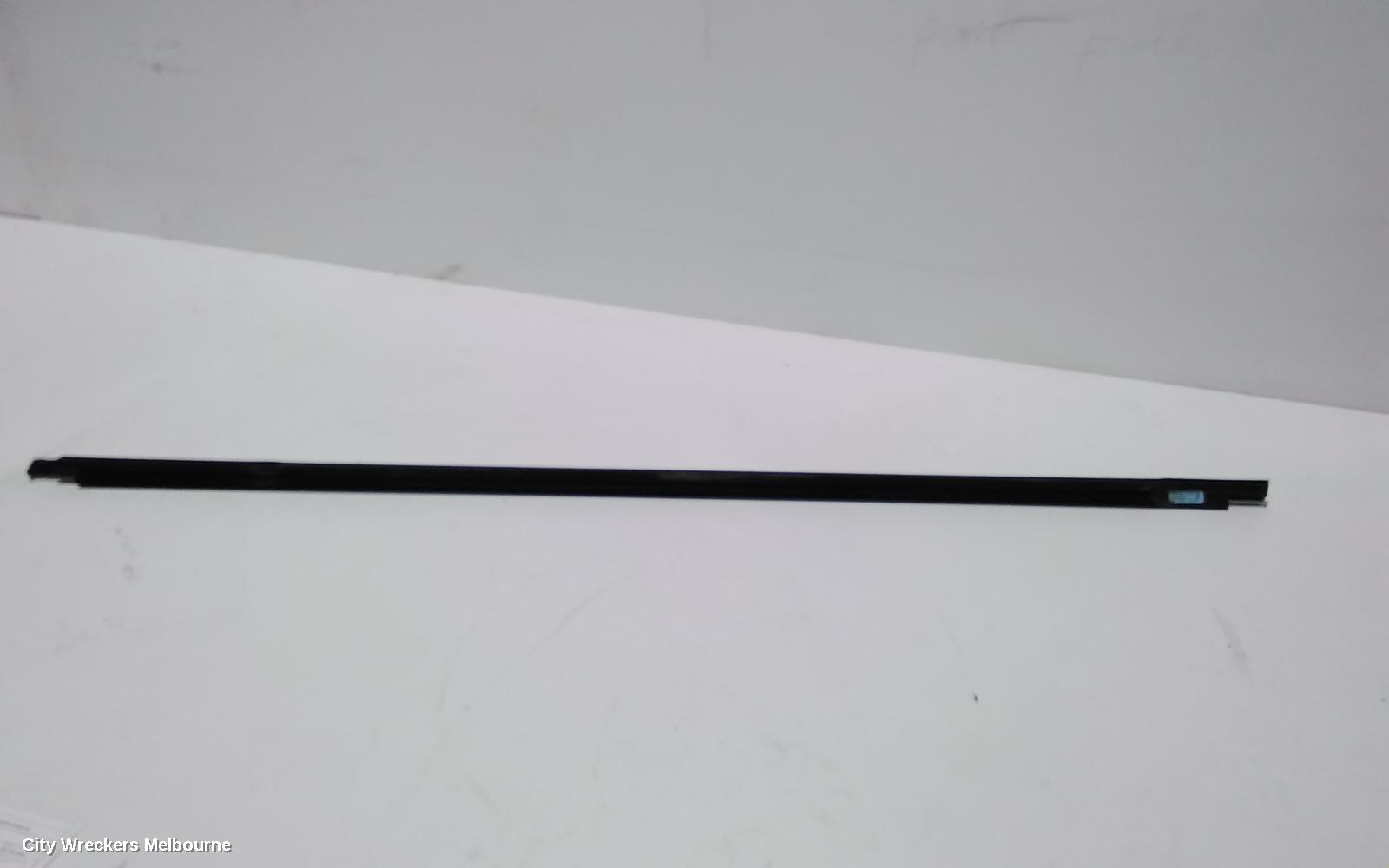 VOLKSWAGEN TIGUAN DOOR MOULD, RHF CHROME  MOULD UPPER: 86782, 5NA, 06/2016 - 02/2024