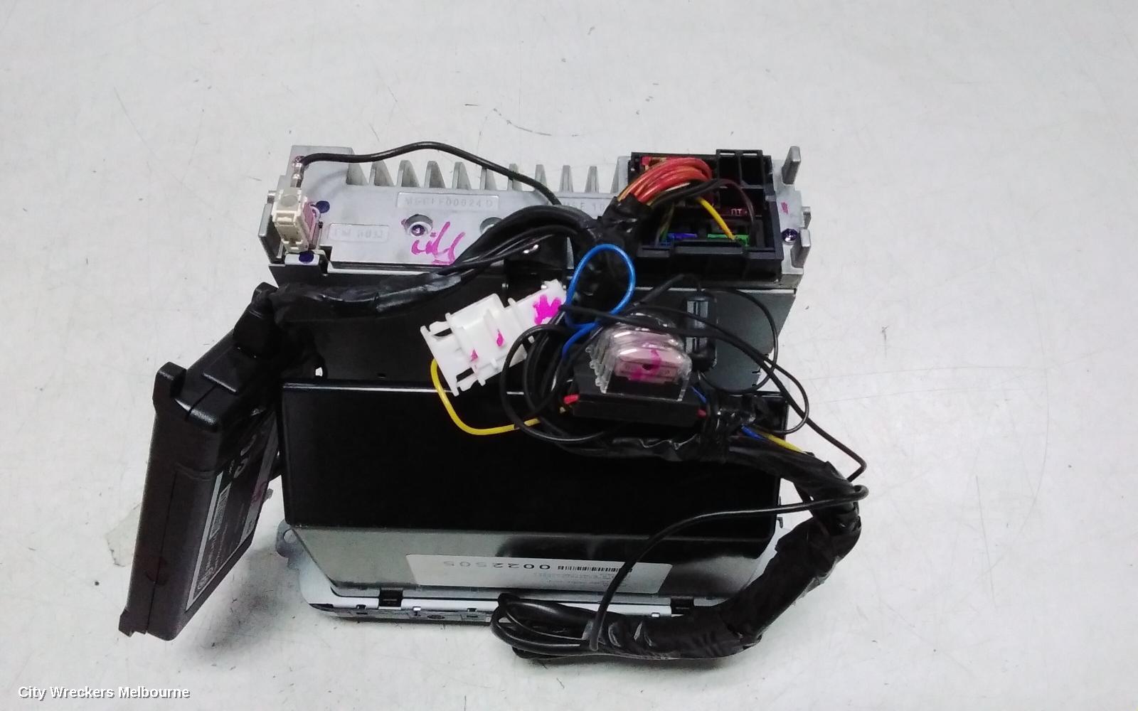 VOLKSWAGEN CADDY RADIO/CD/DVD/SAT/TV, CD PLAYER (RCD210), 2K, 08/2010 - 06/2015