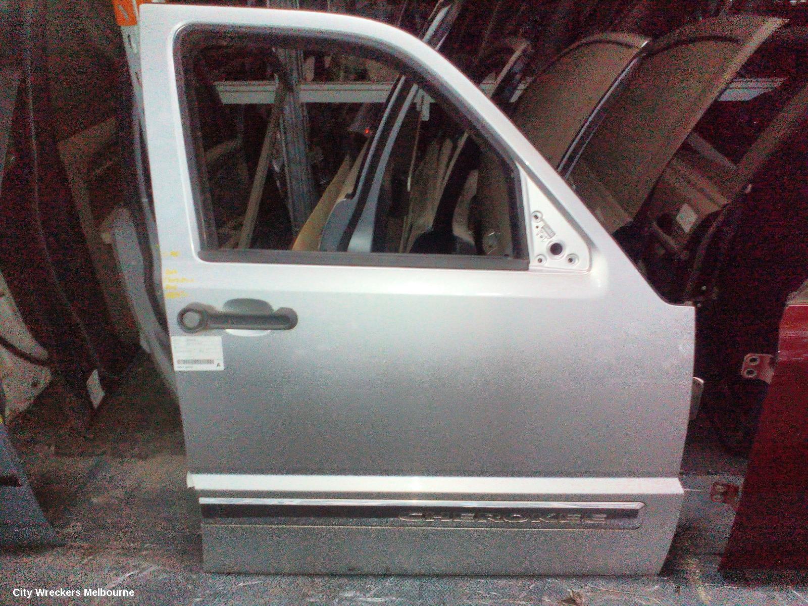 JEEP CHEROKEE RIGHT FRONT DOOR, KK, 02/2008 - 10/2012