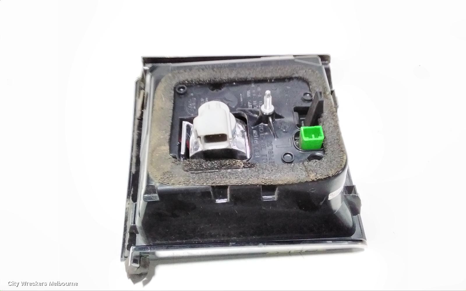 LAND ROVER DISCOVERY SPORT REAR GARNISH, TAILGATE LAMP (RH SIDE), W/ THIN RED LINE, L550, 01/2015 - 06/2019