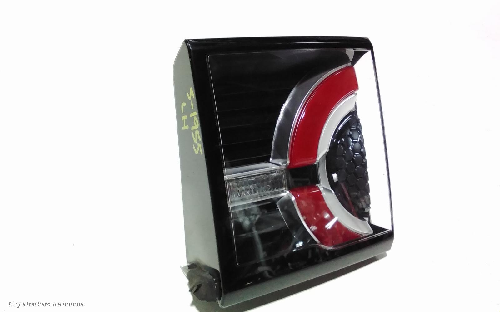 LAND ROVER DISCOVERY SPORT REAR GARNISH, TAILGATE LAMP (RH SIDE), W/ THIN RED LINE, L550, 01/2015 - 06/2019