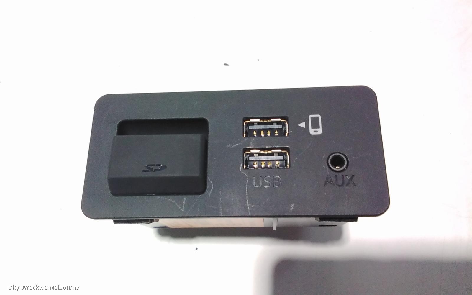 MAZDA CX3 RADIO/CD/DVD/SAT/TV, DISPLAY UNIT, 8IN, TOUCHSCREEN, DK, 03/2015 ONWARDS
