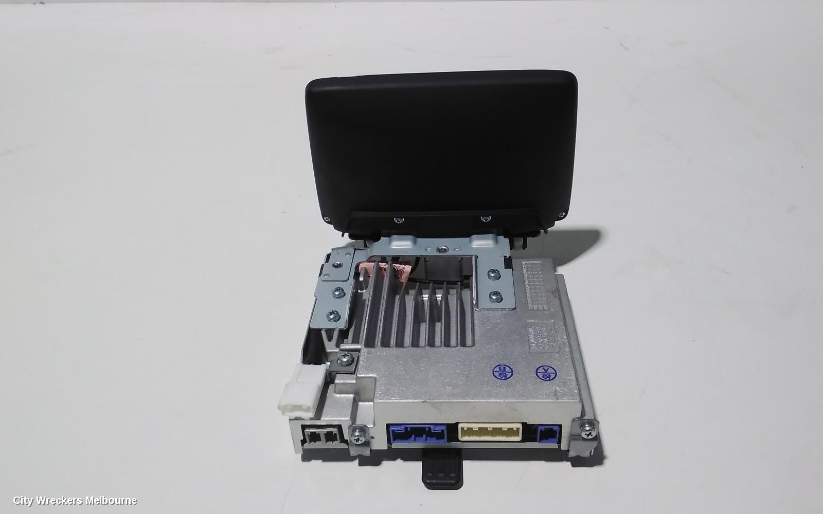 MAZDA CX3 RADIO/CD/DVD/SAT/TV, DISPLAY UNIT, 8IN, TOUCHSCREEN, DK, 03/2015 ONWARDS