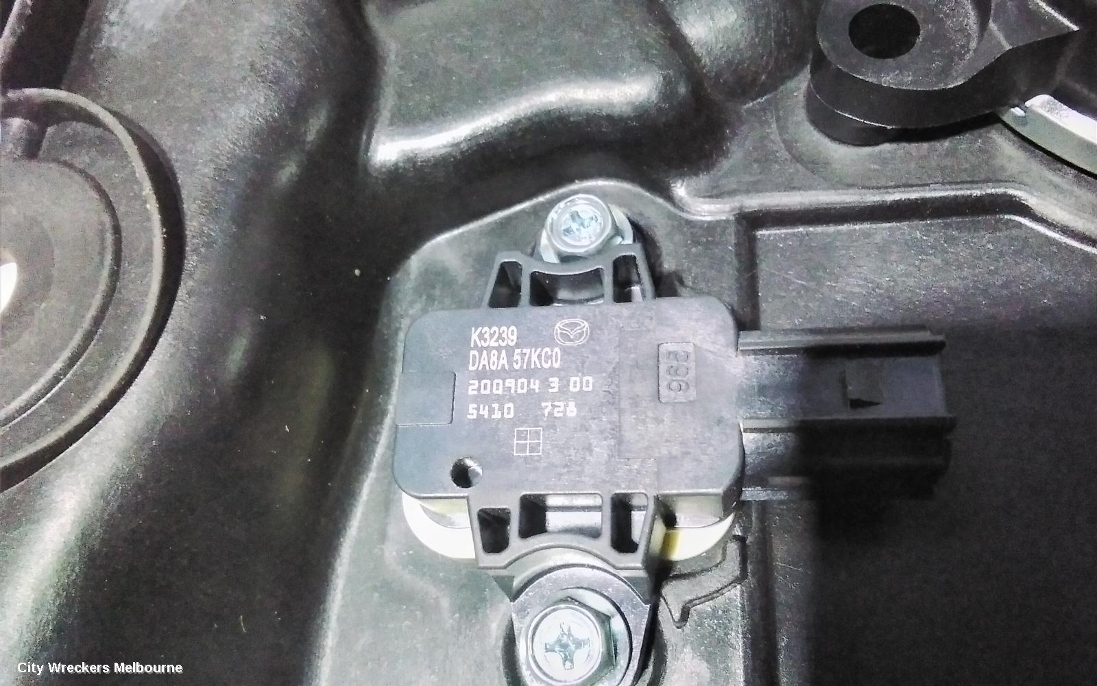 MAZDA CX3 LEFT FRONT WINDOW REG/MOTOR, DK, 02/2017 ONWARDS
