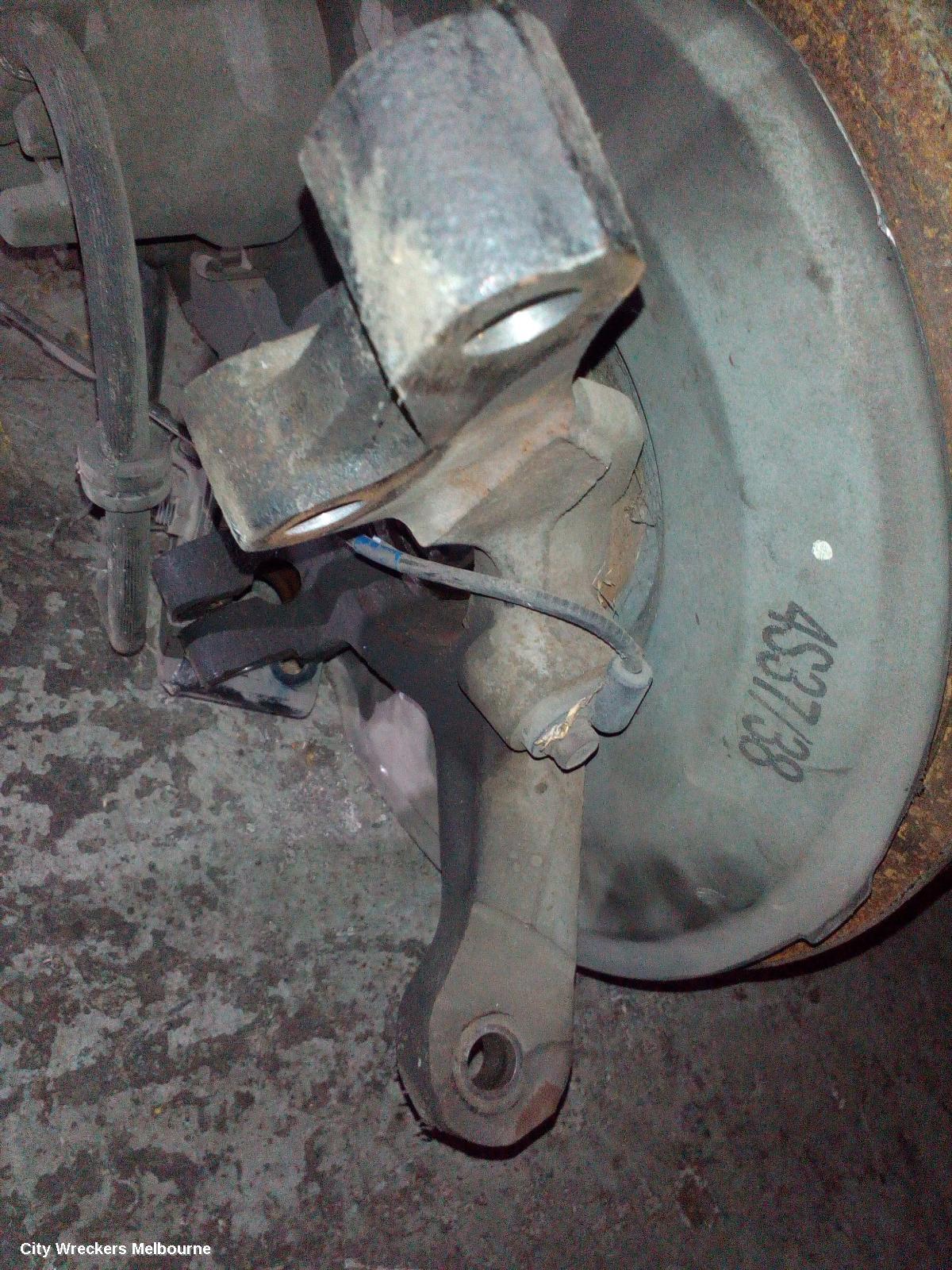MITSUBISHI OUTLANDER RIGHT FRONT HUB ASSEMBLY, ZG-ZL, FWD/AWD, 11/2006 ONWARDS