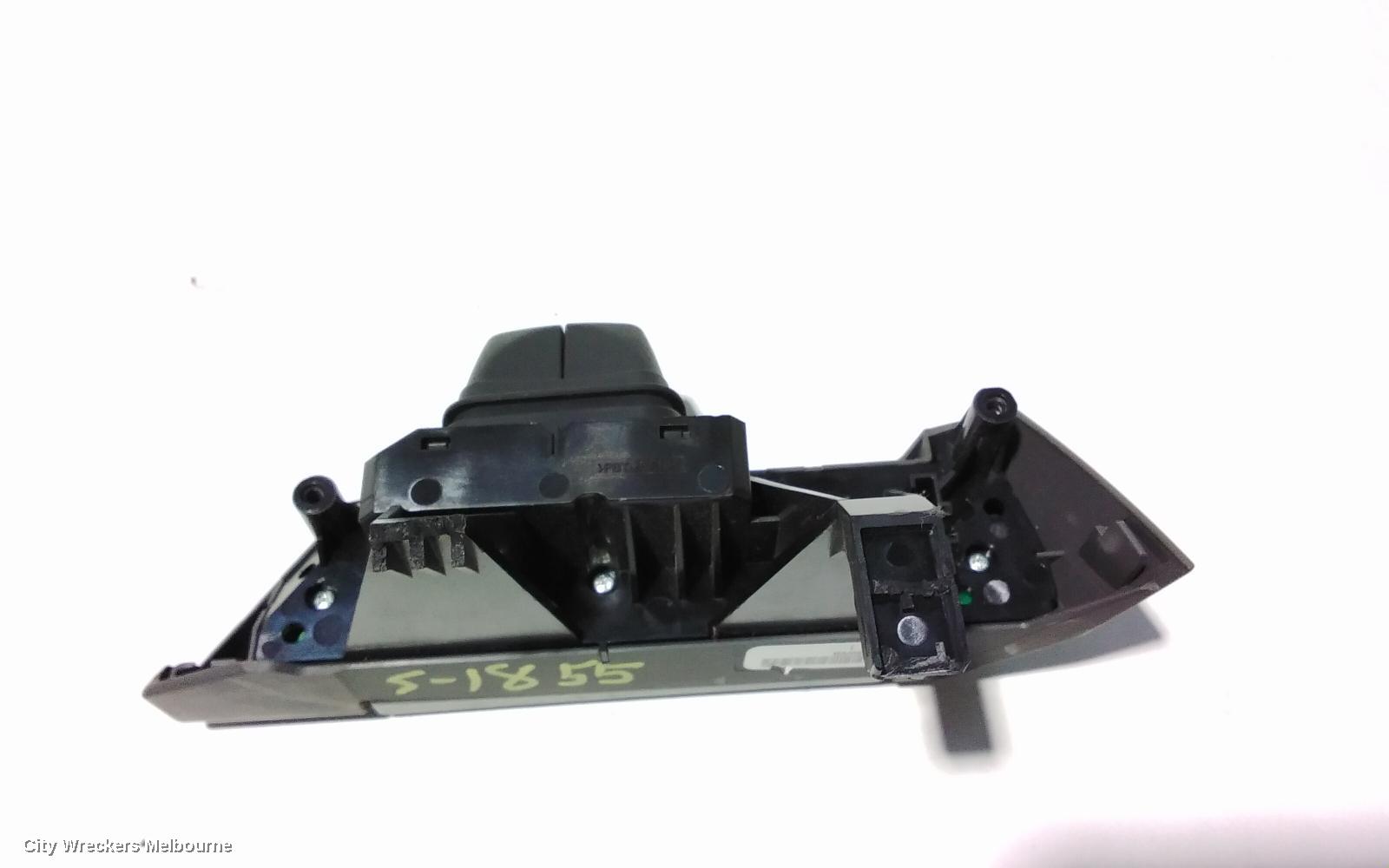 LAND ROVER RANGEROVER SPORT, L320, 08/2005 - 12/2013, RH STEERING WHEEL SWITCH PACK - XPD500510WVH: 87331