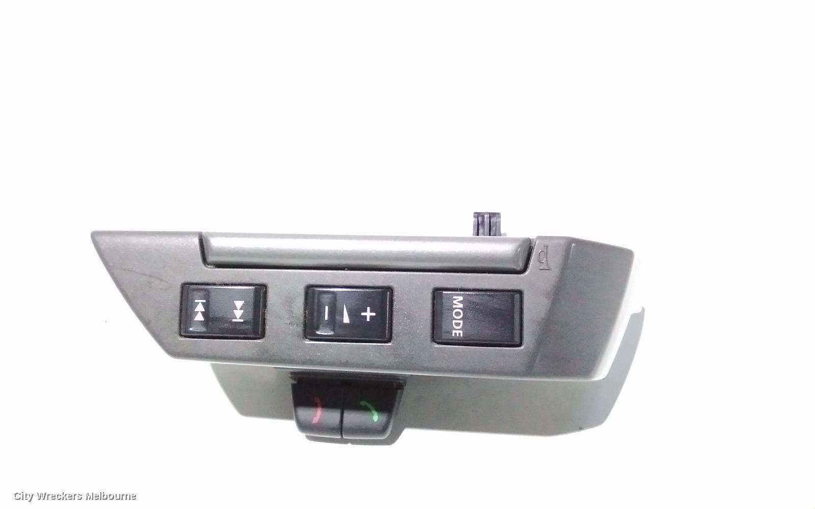 LAND ROVER RANGEROVER SPORT, L320, 08/2005 - 12/2013, RH STEERING WHEEL SWITCH PACK - XPD500510WVH: 87331
