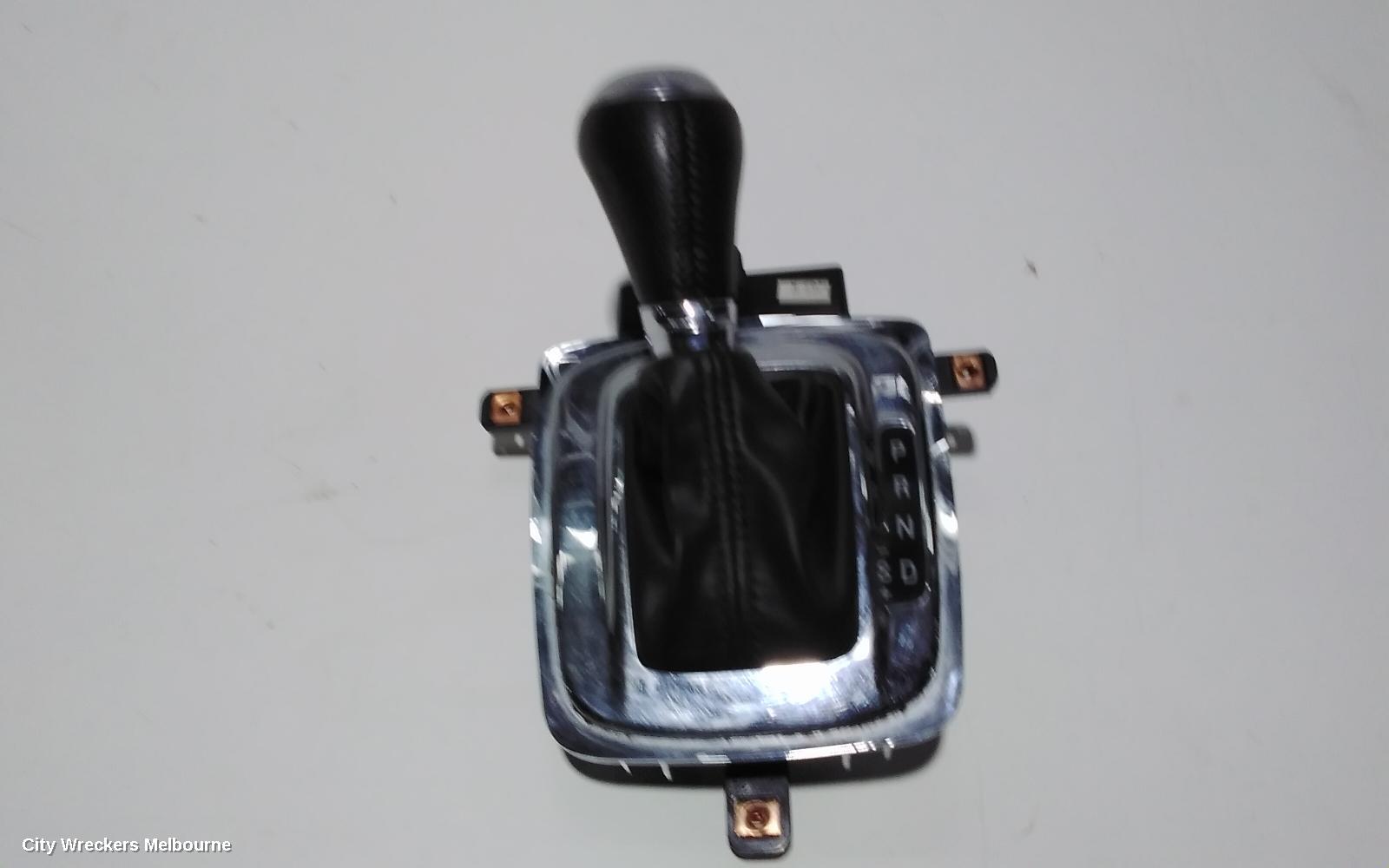 HOLDEN COMMODORE GEAR STICK/SHIFTER, 3.6/6.0/6.2, PETROL, AUTO T/M, VF, 05/2013 - 12/2017