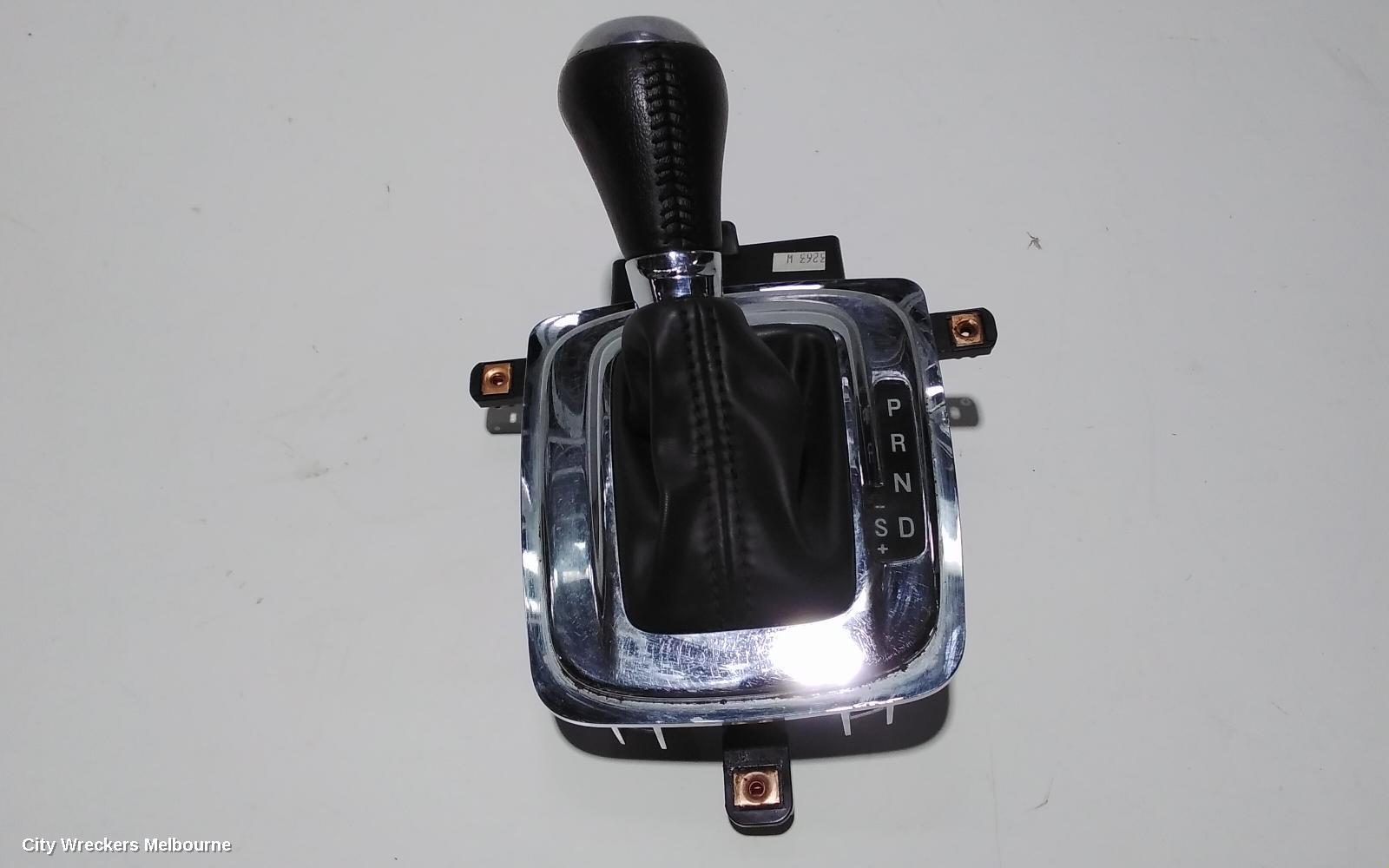 HOLDEN COMMODORE GEAR STICK/SHIFTER, 3.6/6.0/6.2, PETROL, AUTO T/M, VF, 05/2013 - 12/2017