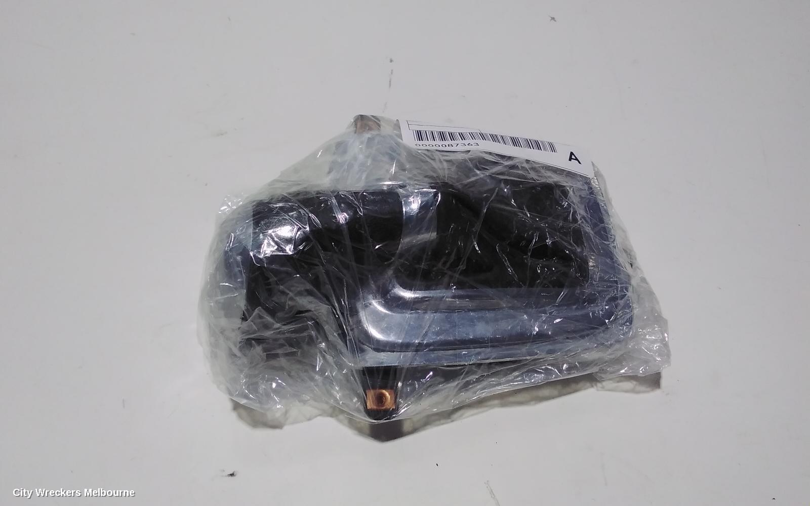 HOLDEN COMMODORE GEAR STICK/SHIFTER, 3.6/6.0/6.2, PETROL, AUTO T/M, VF, 05/2013 - 12/2017