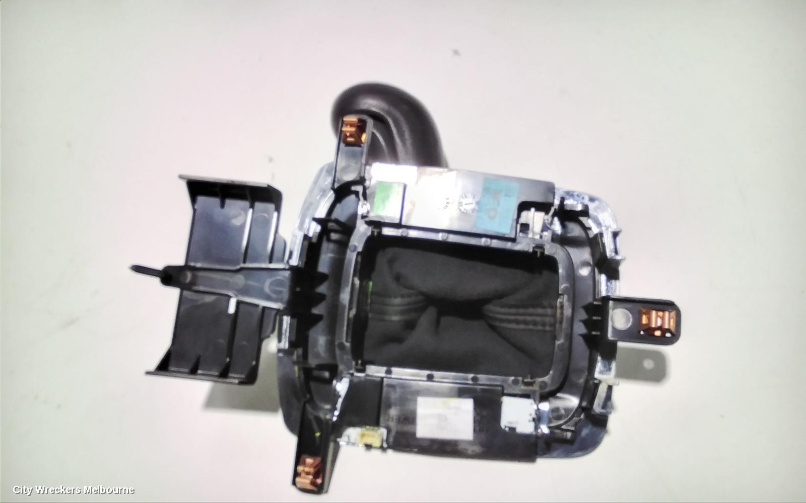 HOLDEN COMMODORE GEAR STICK/SHIFTER, 3.6/6.0/6.2, PETROL, AUTO T/M, VF, 05/2013 - 12/2017