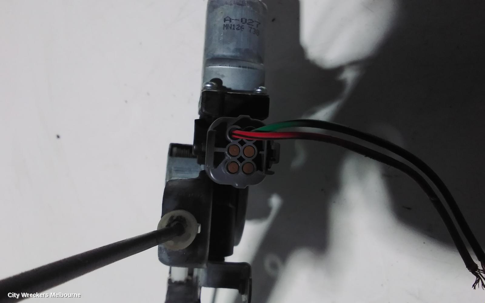 MITSUBISHI LANCER RIGHT FRONT WINDOW REG/MOTOR