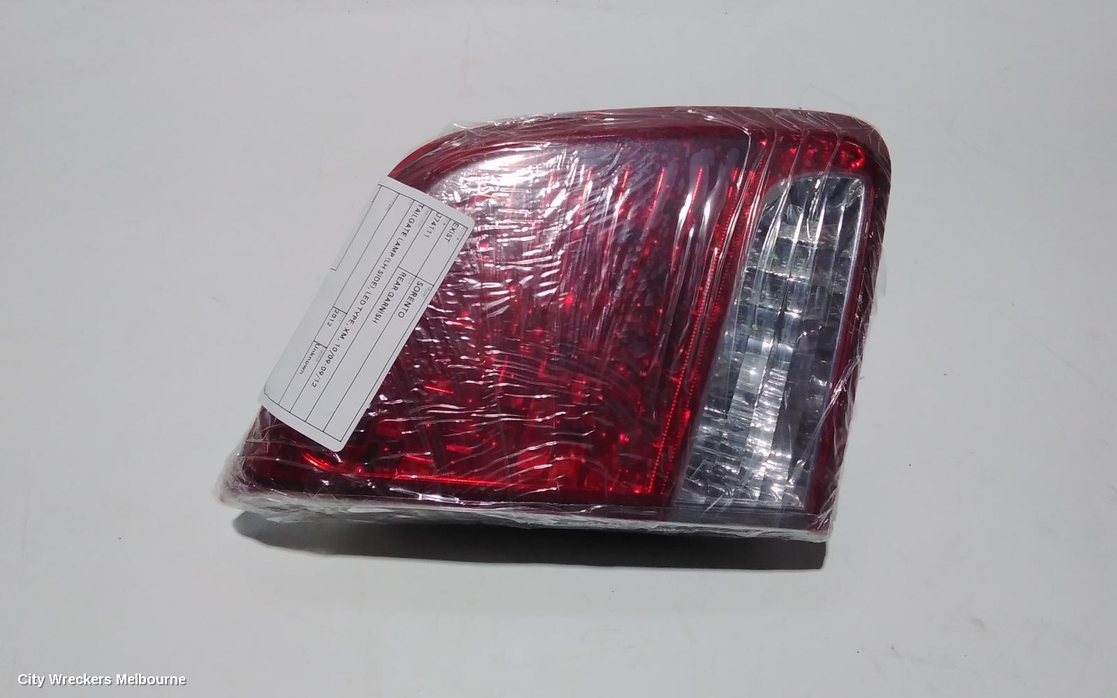 KIA SORENTO REAR GARNISH, TAILGATE LAMP (LH SIDE), LED TYPE, XM, 10/2009 - 09/2012