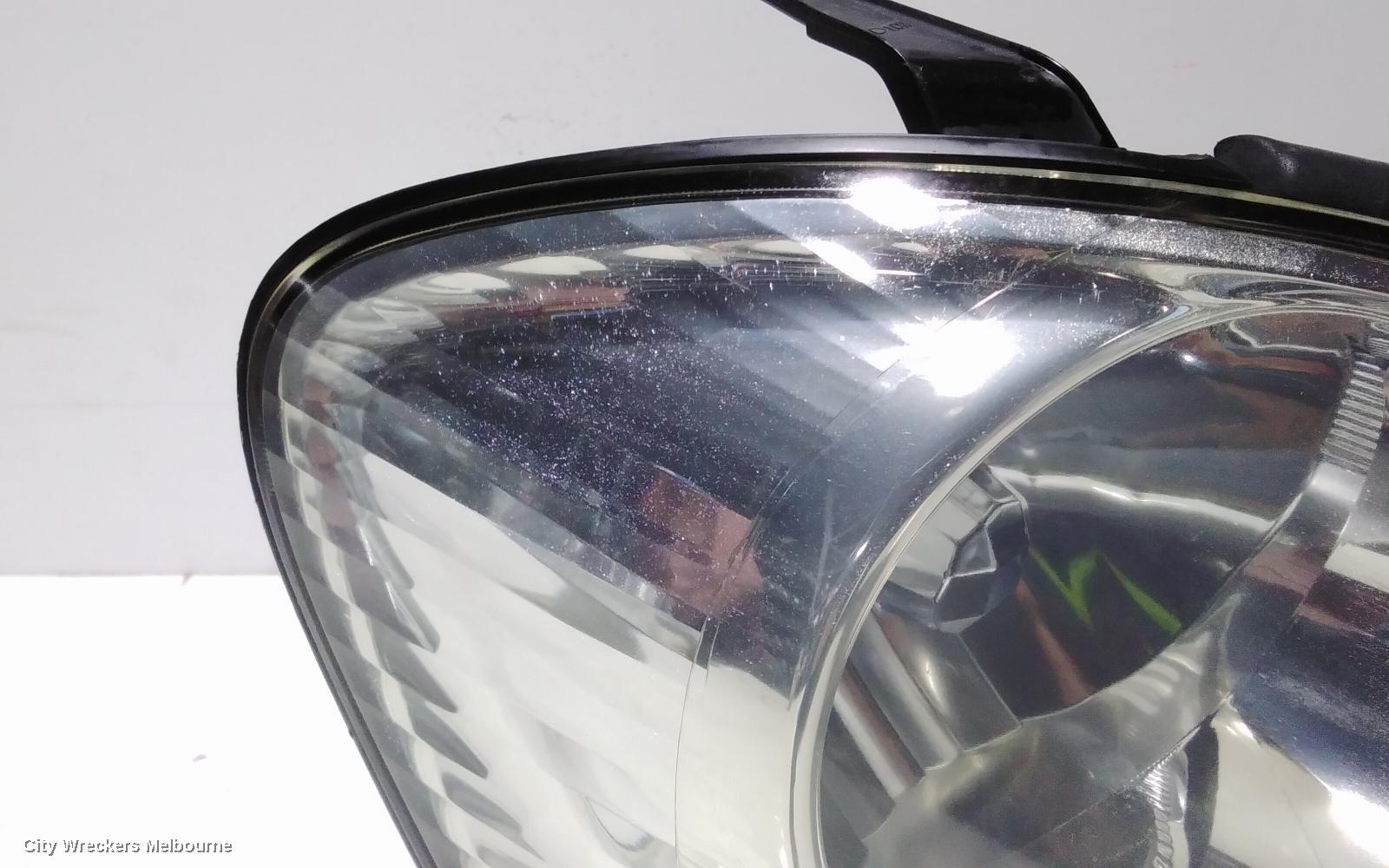 TOYOTA AVENSIS RIGHT HEADLAMP, ACM20R, 12/2001 - 11/2003
