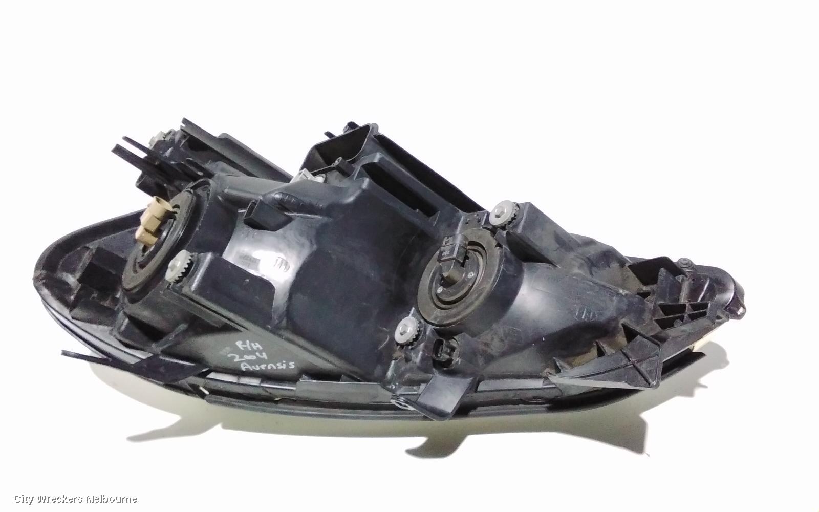 TOYOTA AVENSIS RIGHT HEADLAMP, ACM20R, 12/2001 - 11/2003