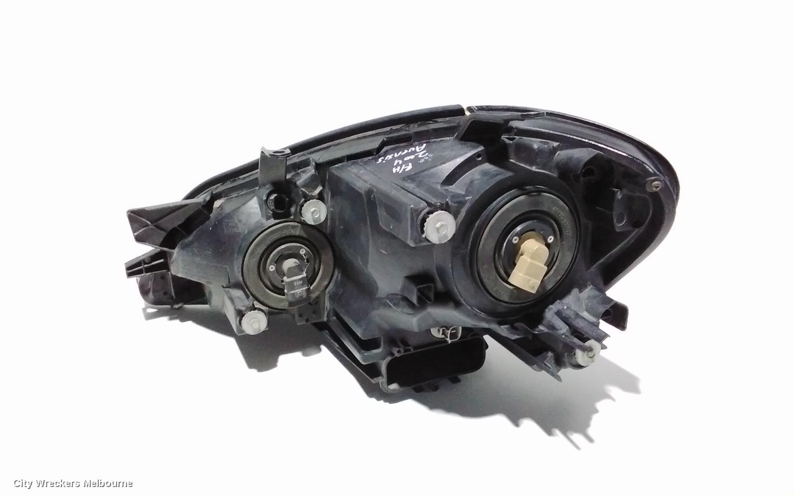 TOYOTA AVENSIS RIGHT HEADLAMP, ACM20R, 12/2001 - 11/2003