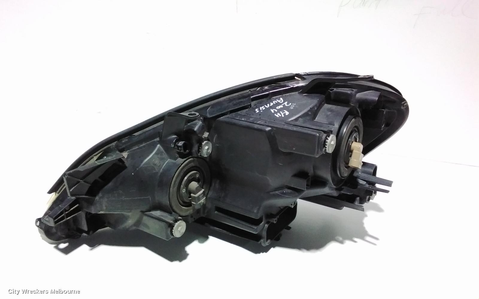 TOYOTA AVENSIS RIGHT HEADLAMP, ACM20R, 12/2001 - 11/2003