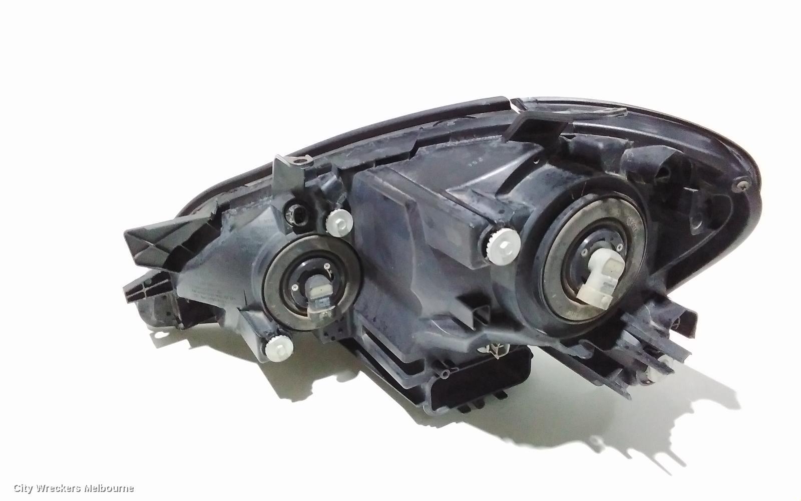 TOYOTA AVENSIS RIGHT HEADLAMP, ACM20R, 12/2001 - 11/2003