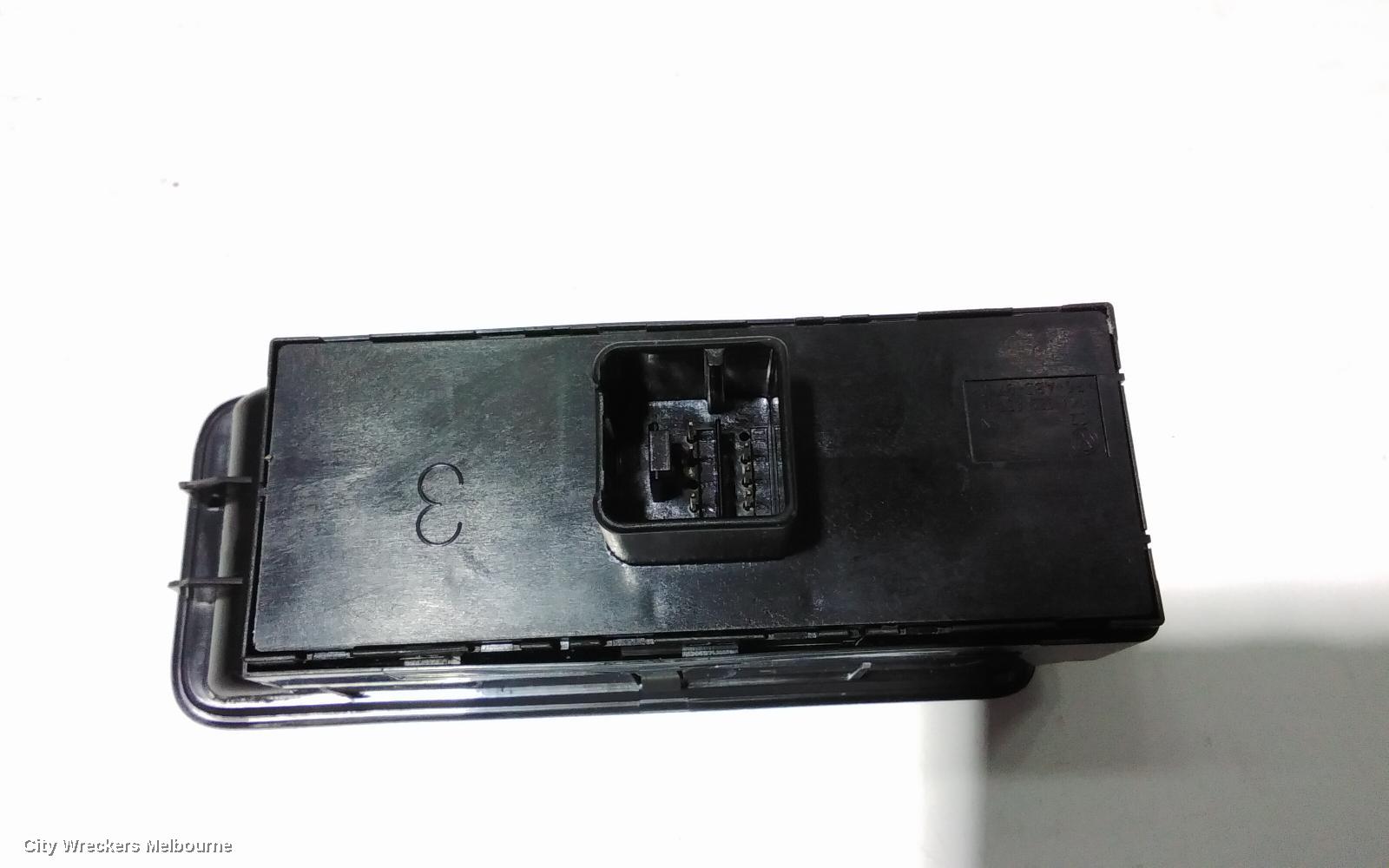 VOLKSWAGEN POLO PWR DR WIND SWITCH, RH FRONT (MASTER SWITCH), 8 PIN TYPE, BLACK BACKING, 6R, 05/2010 - 05/2014