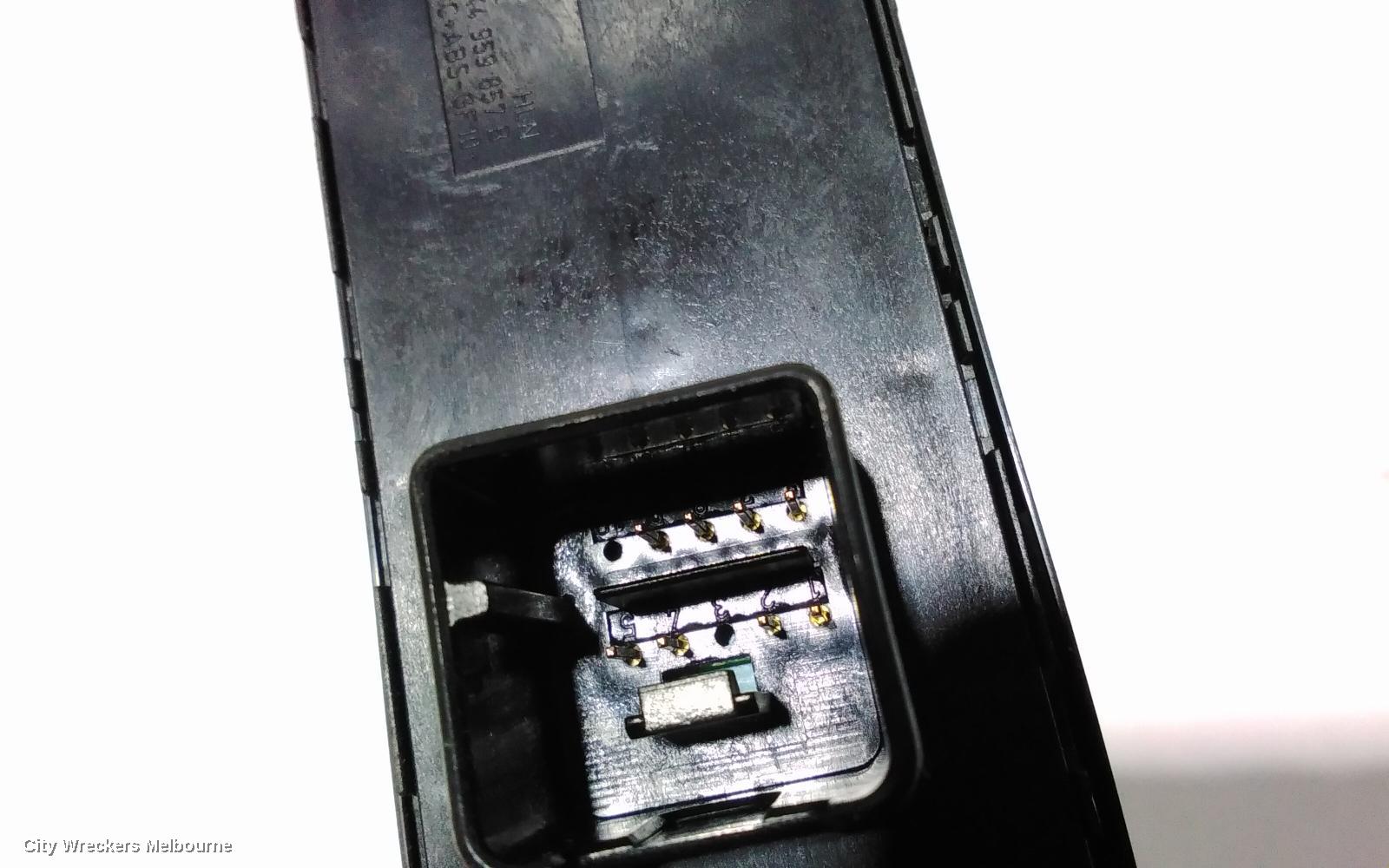 VOLKSWAGEN POLO PWR DR WIND SWITCH, RH FRONT (MASTER SWITCH), 8 PIN TYPE, BLACK BACKING, 6R, 05/2010 - 05/2014