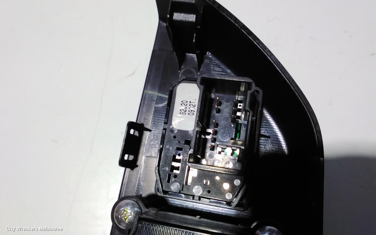 SUZUKI SWIFT PWR DR WIND SWITCH, RH FRONT (MASTER SWITCH), FZ, 08/2010 - 03/2017