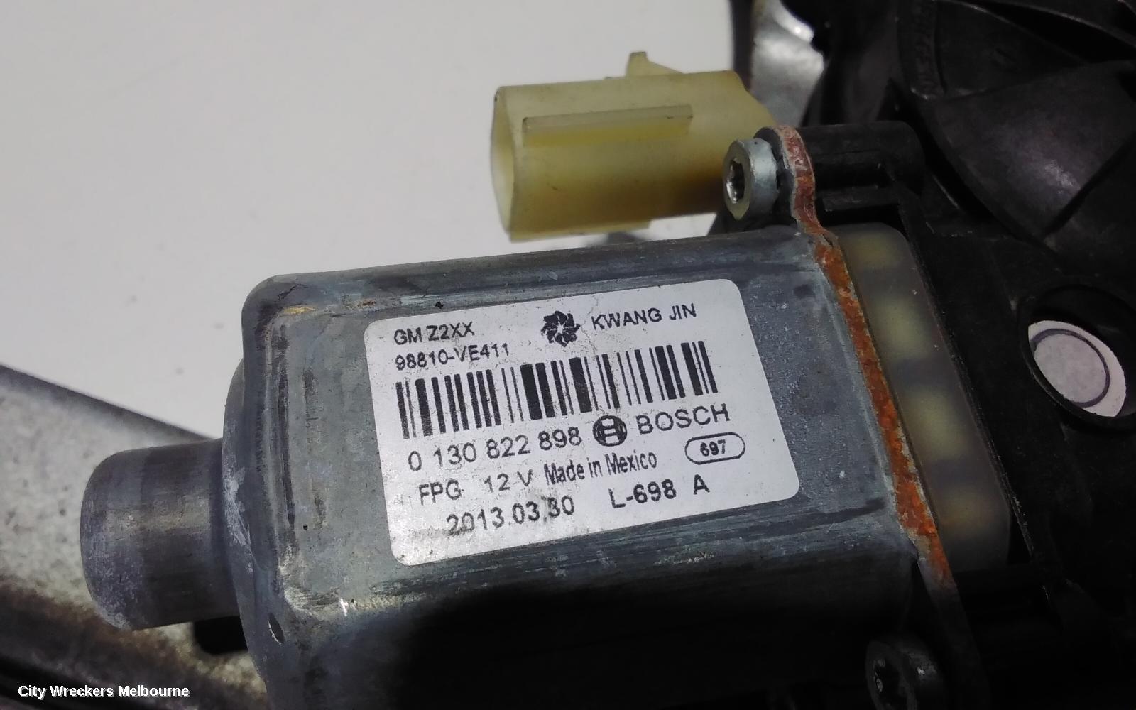 HOLDEN COMMODORE LEFT FRONT WINDOW REG/MOTOR, VF, EVOKE, 05/2013 - 12/2017