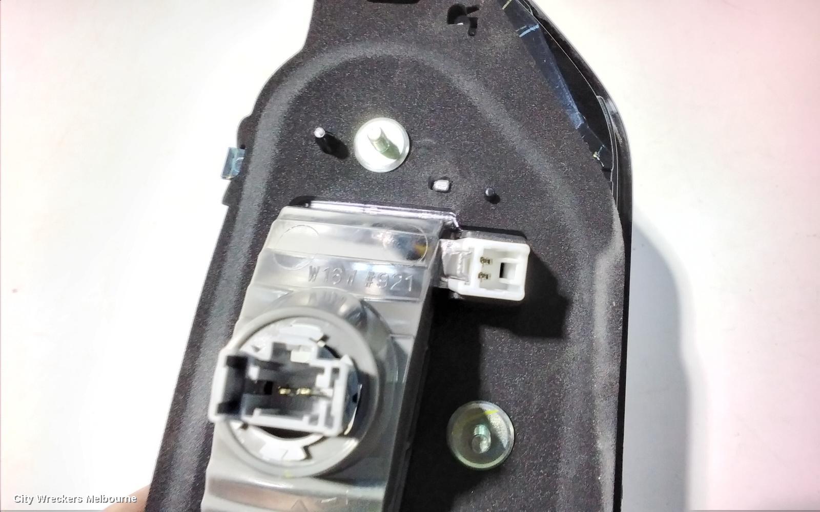 HONDA CRV REAR GARNISH, TAILGATE LAMP (RH SIDE), W/ BLACK INSERT TYPE, RW, 07/2019 ONWARDS