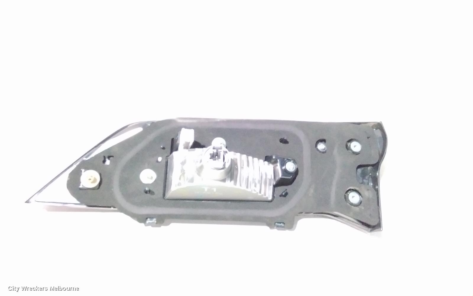 HONDA CRV REAR GARNISH, TAILGATE LAMP (RH SIDE), W/ BLACK INSERT TYPE, RW, 07/2019 ONWARDS