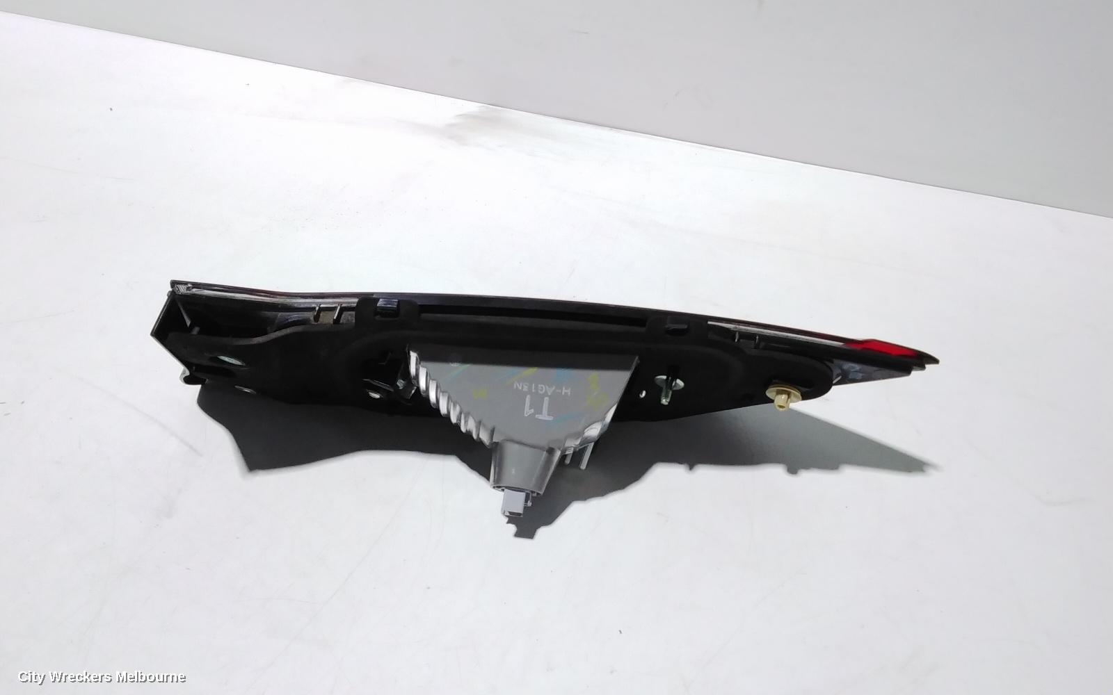 HONDA CRV REAR GARNISH, TAILGATE LAMP (RH SIDE), W/ BLACK INSERT TYPE, RW, 07/2019 ONWARDS