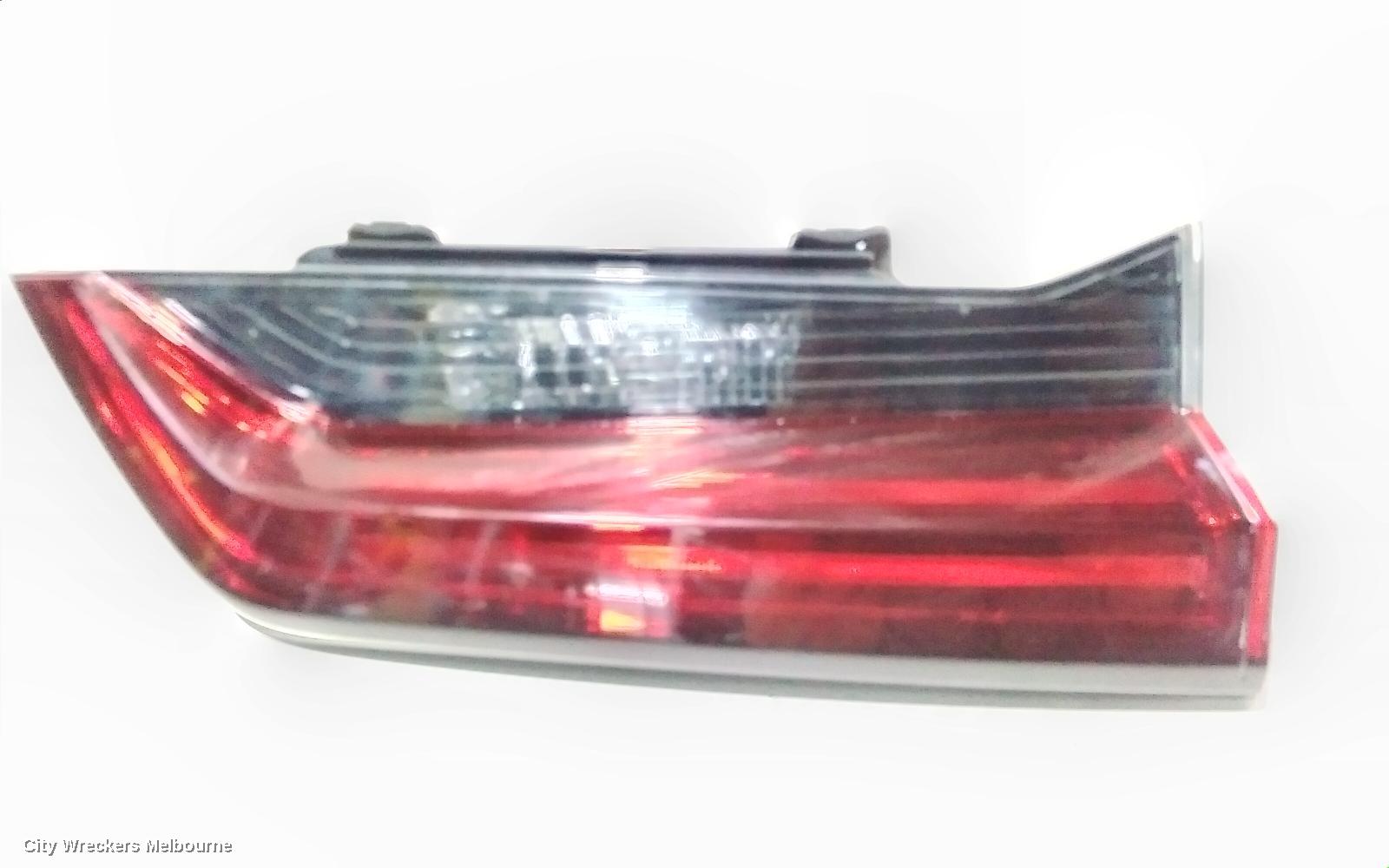HONDA CRV REAR GARNISH, TAILGATE LAMP (RH SIDE), W/ BLACK INSERT TYPE, RW, 07/2019 ONWARDS
