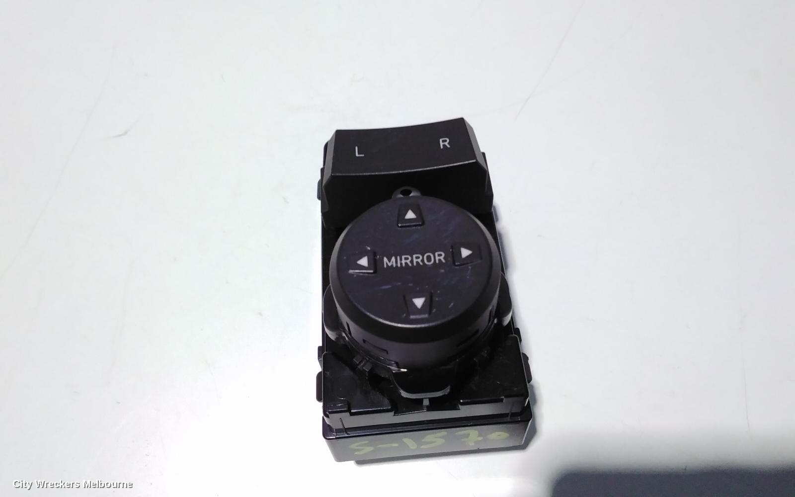 HYUNDAI I30, PD, HATCH, 03/2017 ONWARDS, MIRROR SWITCH: 87837