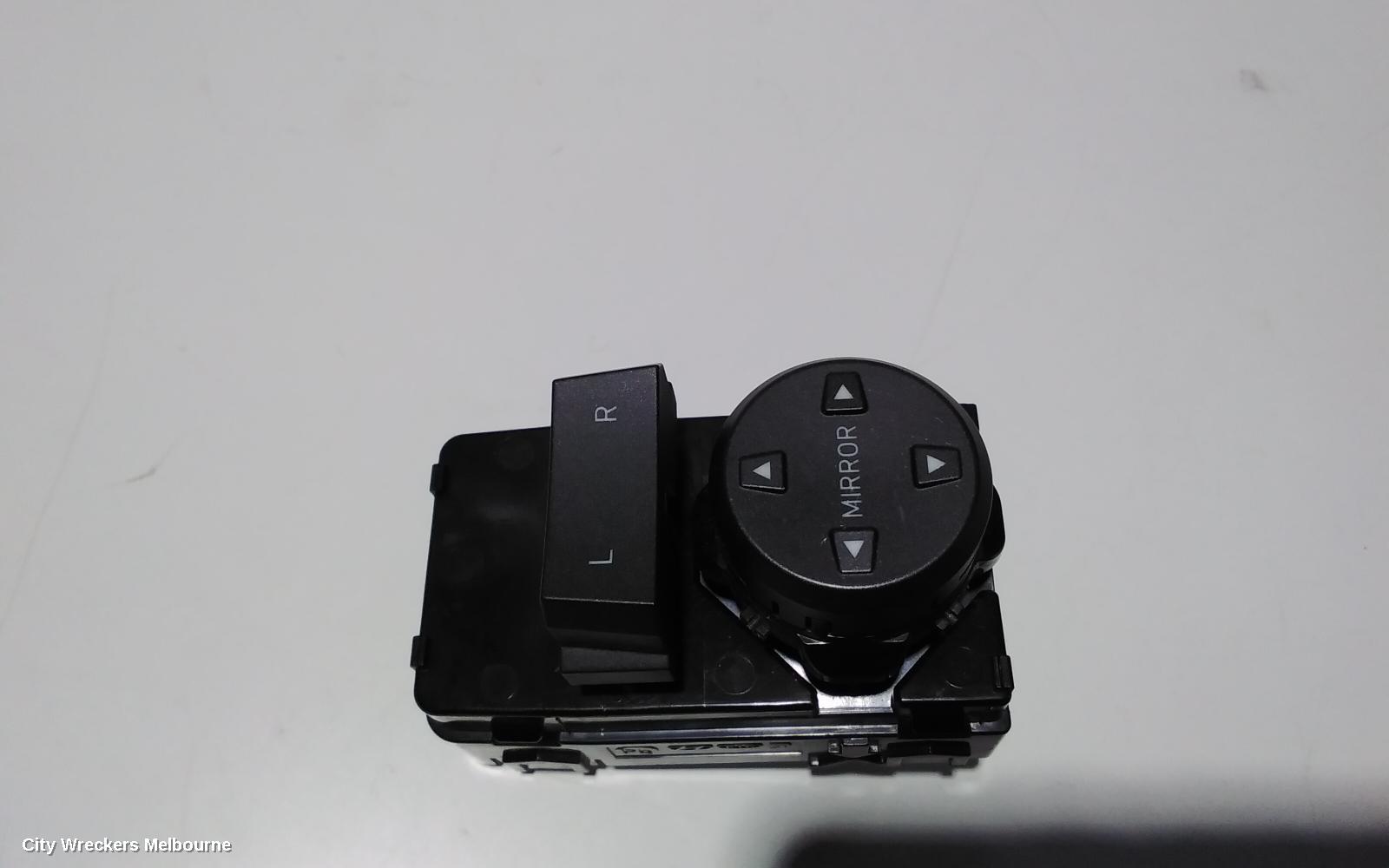 HYUNDAI I30, PD, HATCH, 03/2017 ONWARDS, MIRROR SWITCH: 87837