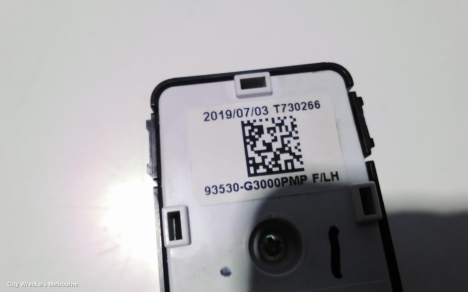 HYUNDAI I30, PD, HATCH, 03/2017 ONWARDS, MIRROR SWITCH: 87837