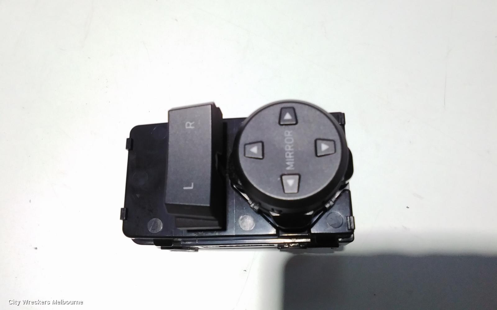 HYUNDAI I30, PD, HATCH, 03/2017 ONWARDS, MIRROR SWITCH: 87837