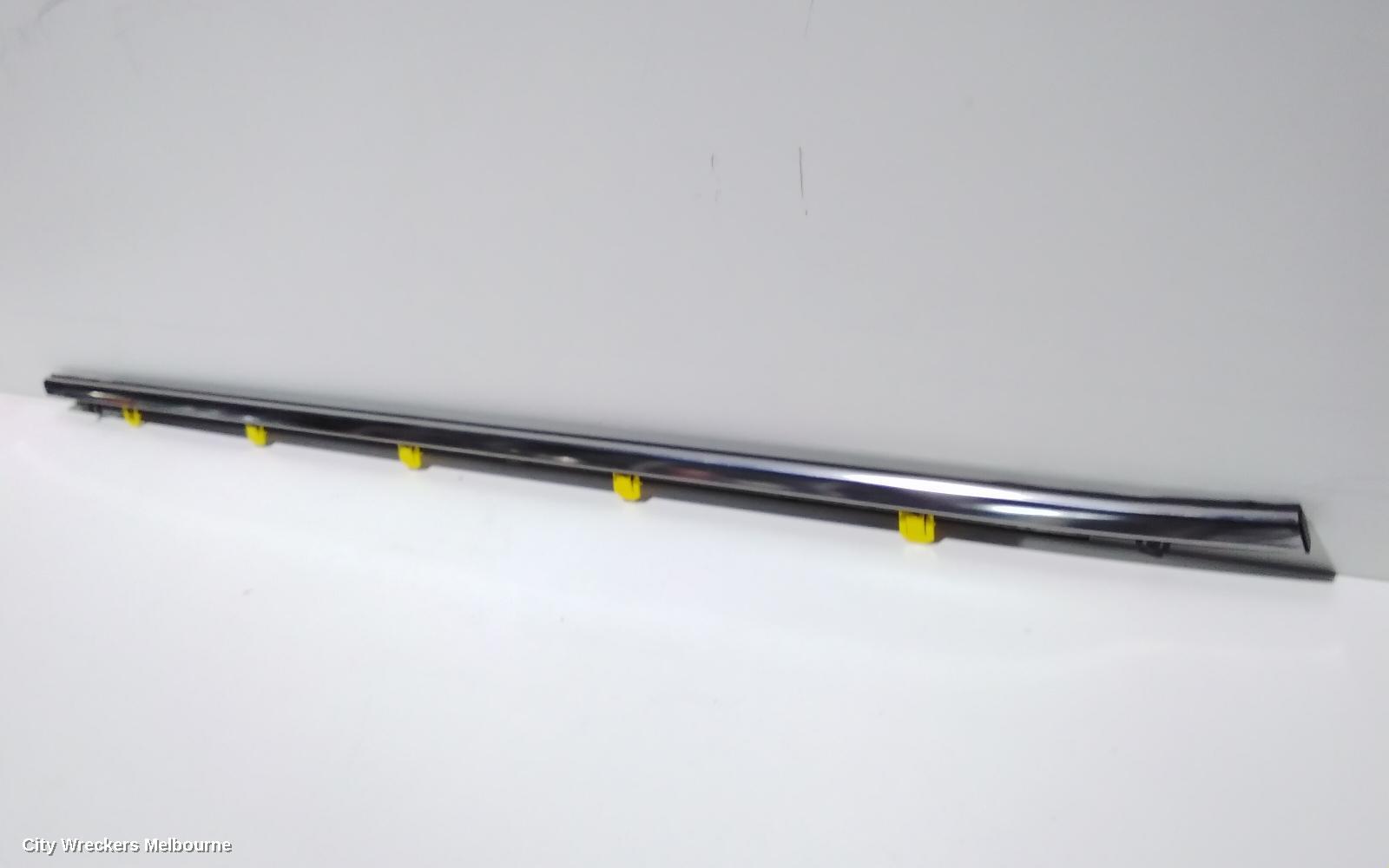 HONDA CRV DOOR MOULD, RHF ~ CHROME DOOR BELT : 87865, RH FRONT, CHROME INSERT TYPE, RW, 05/2017 ONWARDS