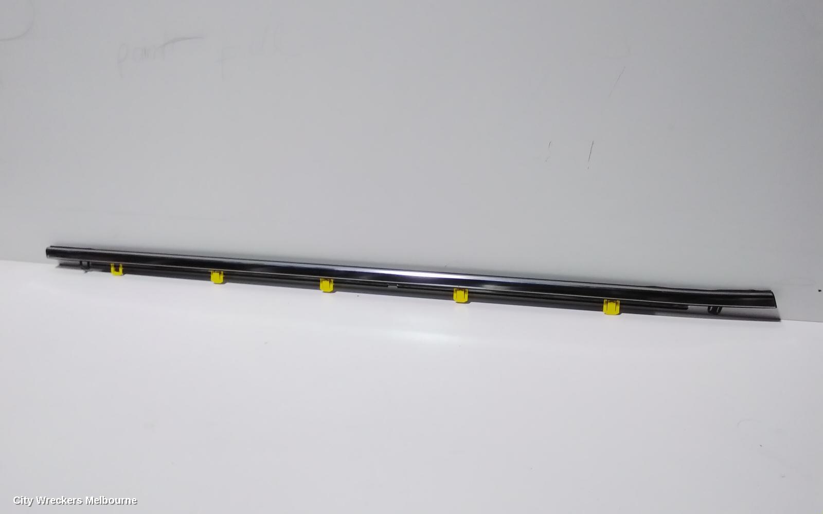 HONDA CRV DOOR MOULD, RHF ~ CHROME DOOR BELT : 87865, RH FRONT, CHROME INSERT TYPE, RW, 05/2017 ONWARDS