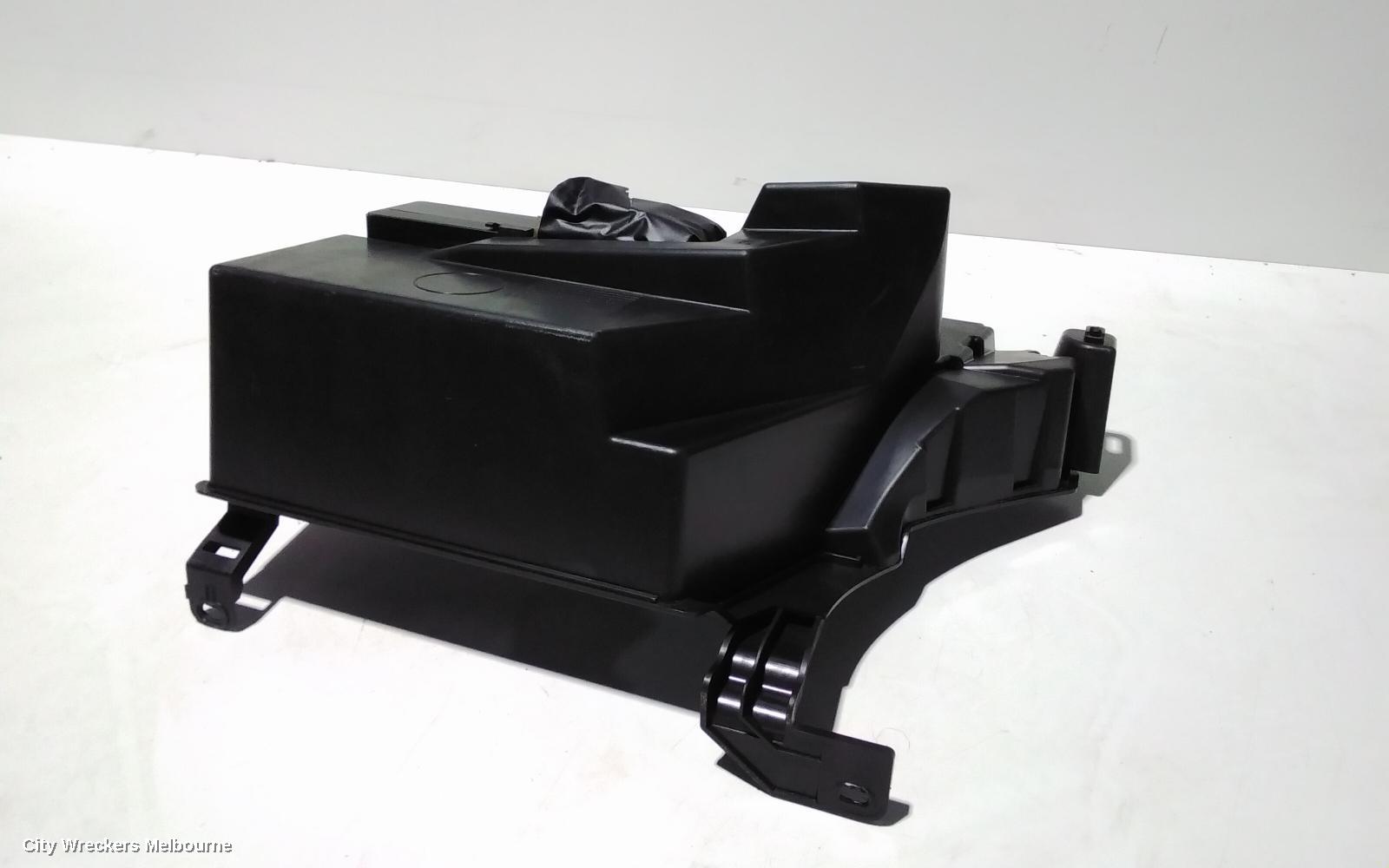 PEUGEOT 407 RADIO/CD/DVD/SAT/TV, HEAD UNIT ONLY, 6 DISC CD STACKER, 09/2004 - 06/2011