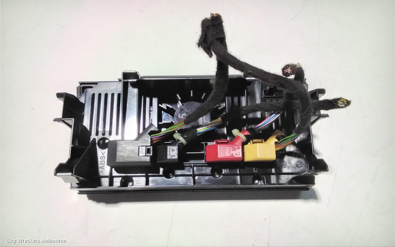 AUDI Q3 HEATER/AC CONTROLS, CLIMATE CONTROL TYPE, W/O SEAT HEATER, NON CLIMATRONIC, 8U, 05/2013 - 05/2015