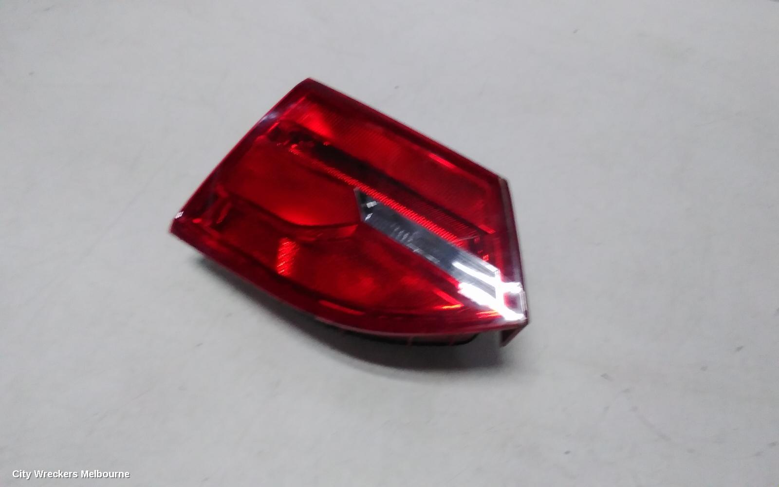 VOLKSWAGEN JETTA REAR GARNISH, BOOTLID LAMP (RH SIDE), 1B, 02/2011 - 10/2014