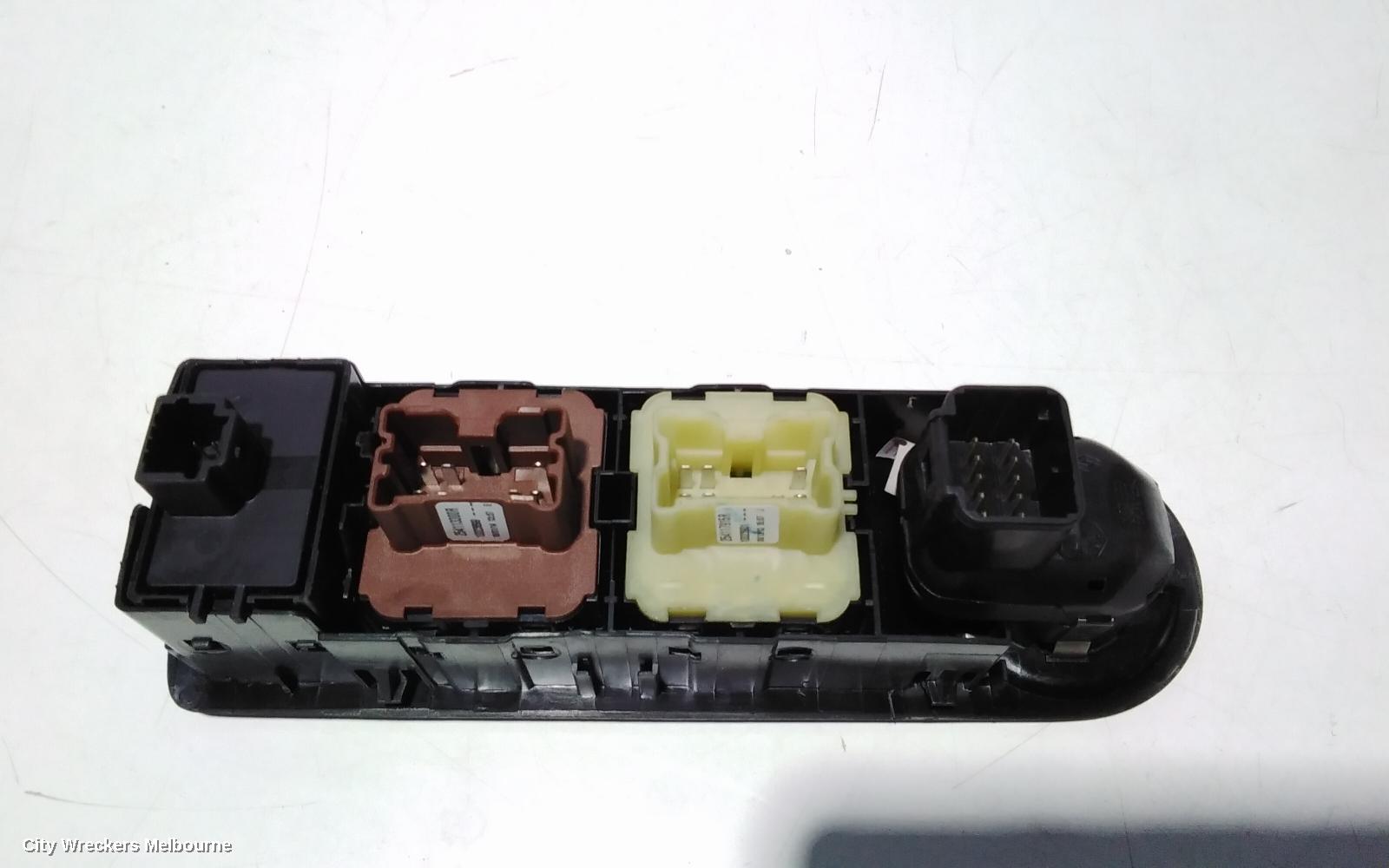 RENAULT CLIO PWR DR WIND SWITCH, RH FRONT (MASTER SWITCH), 4DR, BARE SWITCH ONLY, X98, 09/2013 - 10/2019