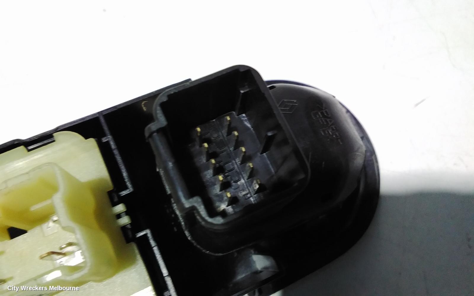 RENAULT CLIO PWR DR WIND SWITCH, RH FRONT (MASTER SWITCH), 4DR, BARE SWITCH ONLY, X98, 09/2013 - 10/2019