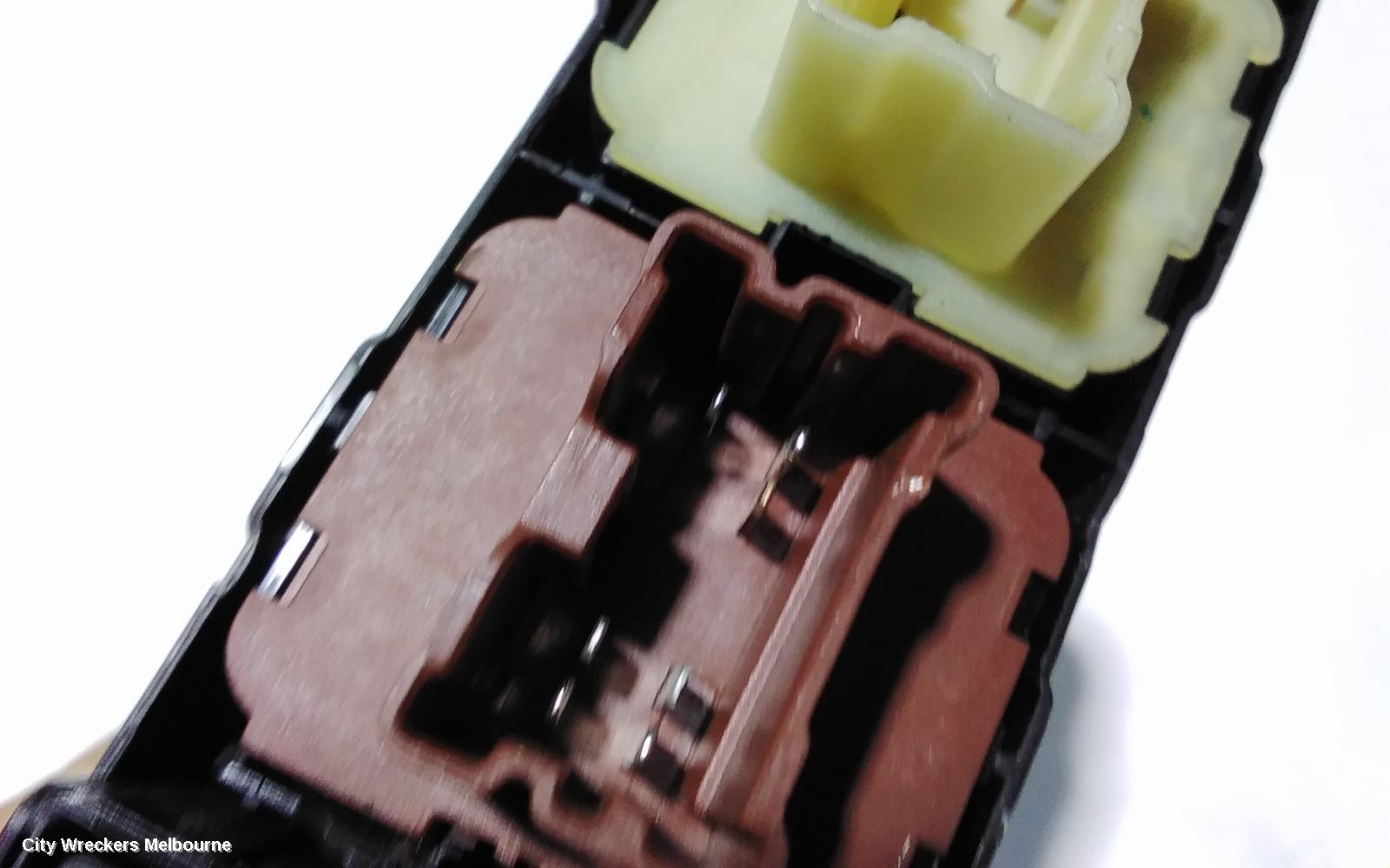 RENAULT CLIO PWR DR WIND SWITCH, RH FRONT (MASTER SWITCH), 4DR, BARE SWITCH ONLY, X98, 09/2013 - 10/2019