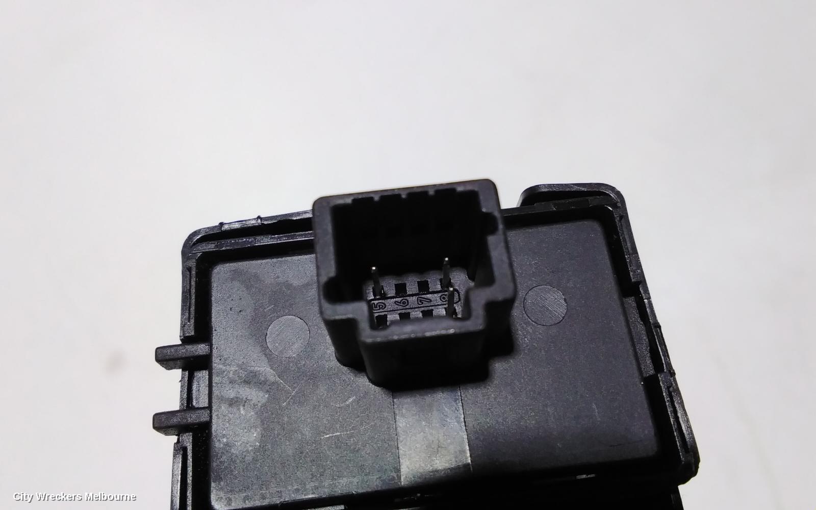 RENAULT CLIO PWR DR WIND SWITCH, RH FRONT (MASTER SWITCH), 4DR, BARE SWITCH ONLY, X98, 09/2013 - 10/2019